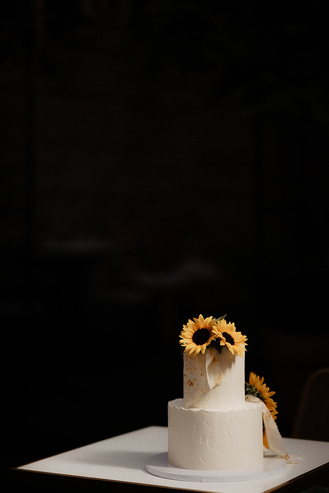 Détails soignés d'une table de mariage